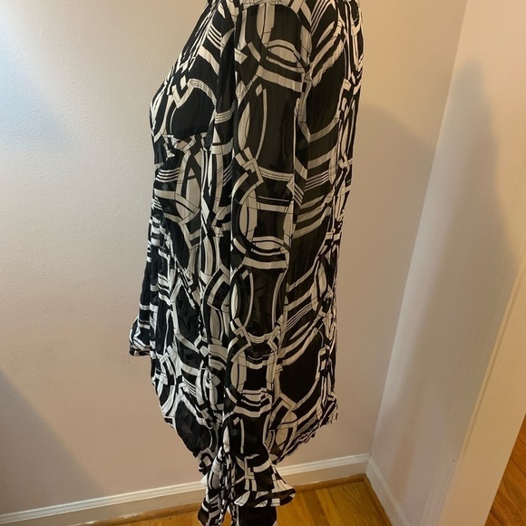 Belissimo New York geometric blouson top, size 1X - Picture 7 of 7